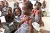 Une élève se fait vacciner contre le papillomavirus humain avec ses camarades dans un centre de santé en Côte d’Ivoire.